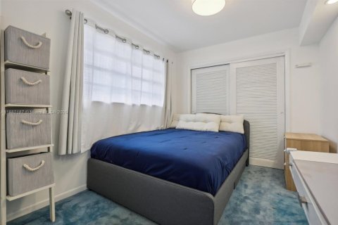 Condo in Miami Beach, Florida, 2 bedrooms № 2244344 - photo 12