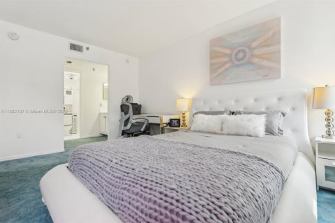 Condo in Miami Beach, Florida, 2 bedrooms № 2244344 - photo 7