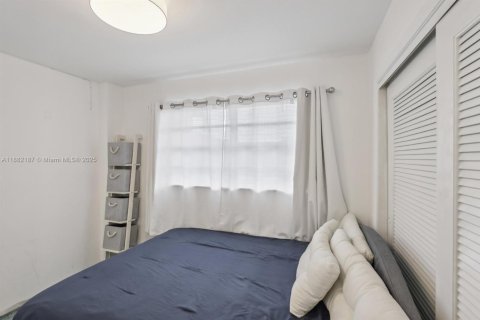 Condo in Miami Beach, Florida, 2 bedrooms № 2244344 - photo 14