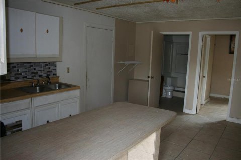 Commercial property in Salt Springs, Florida 450.02 sq.m. № 2364291 - photo 12
