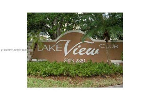 Condominio en Oakland Park, Florida, 1 dormitorio  № 2091353