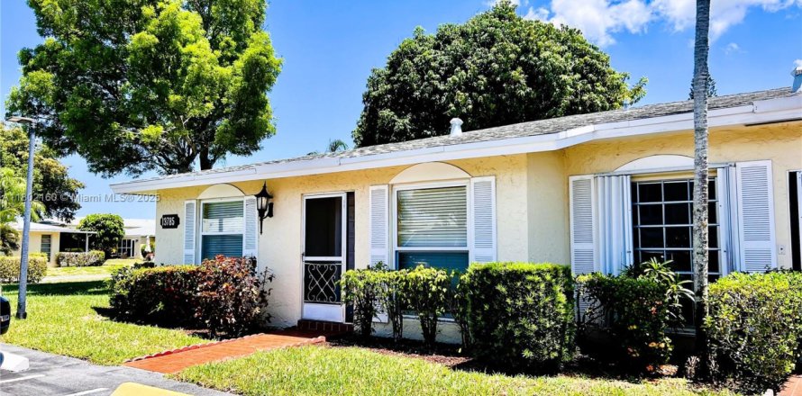House in Delray Beach, Florida 2 bedrooms, 101.91 sq.m. № 1758773