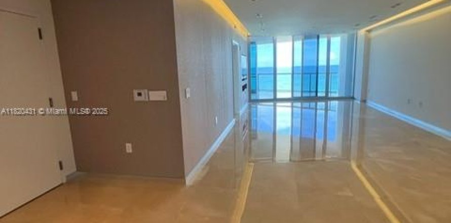 Condominio en Sunny Isles Beach, Florida, 3 dormitorios № 1779098