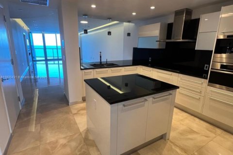 Condominio en venta en Sunny Isles Beach, Florida, 3 dormitorios, 179.58 m2 № 1779098 - foto 8