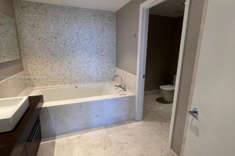 Condominio en venta en Sunny Isles Beach, Florida, 3 dormitorios, 179.58 m2 № 1779098 - foto 18