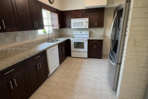 Villa ou maison à vendre à Dania Beach, Floride: 2 chambres, 121.05 m2 № 2185621 - photo 10