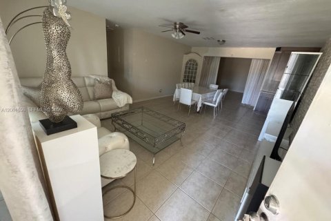 Villa ou maison à vendre à Dania Beach, Floride: 2 chambres, 121.05 m2 № 2185621 - photo 9