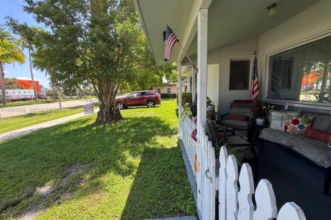 Villa ou maison à vendre à Dania Beach, Floride: 2 chambres, 121.05 m2 № 2185621 - photo 5