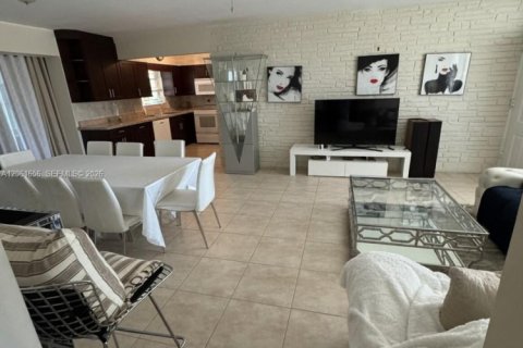 Villa ou maison à vendre à Dania Beach, Floride: 2 chambres, 121.05 m2 № 2185621 - photo 11