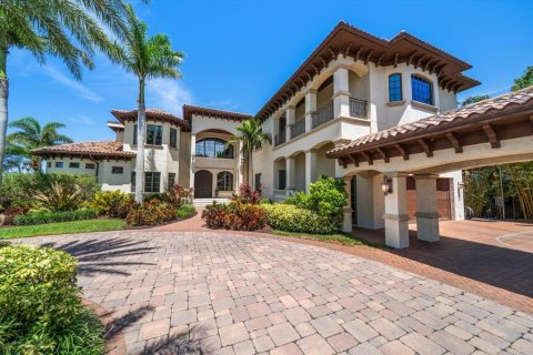 House in Largo, Florida 5 bedrooms, 655.8 sq.m. № 1805926 - photo 1