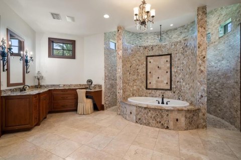 House in Largo, Florida 5 bedrooms, 655.8 sq.m. № 1805926 - photo 25