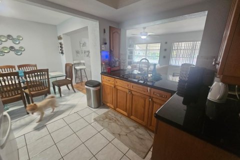 Casa en venta en Tamarac, Florida, 2 dormitorios, 96.43 m2 № 1969179 - foto 5