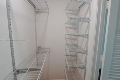 Casa en venta en Tamarac, Florida, 2 dormitorios, 96.43 m2 № 1969179 - foto 11