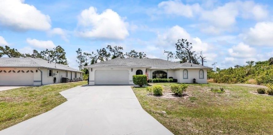 Villa ou maison à Port Charlotte, Floride 3 chambres, 198.53 m2 № 2220536