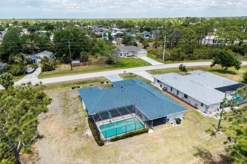 Villa ou maison à vendre à Port Charlotte, Floride: 3 chambres, 198.53 m2 № 2220536 - photo 4