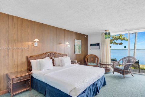 Propiedad comercial en venta en Sugarloaf Key, Florida № 2032655 - foto 28