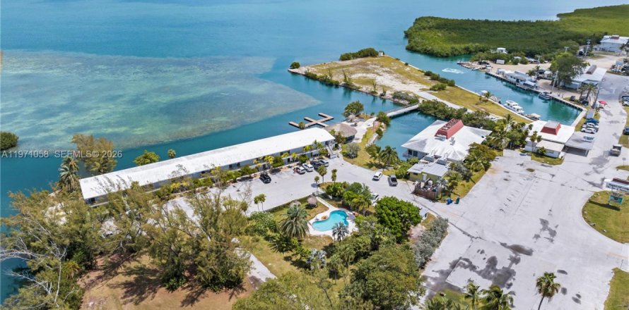 Propiedad comercial en Sugarloaf Key, Florida № 2032655