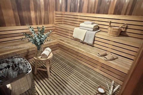 Condo in Key Biscayne, Florida, 2 bedrooms  № 2053108 - photo 16