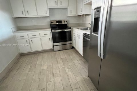 Condominio en alquiler en North Lauderdale, Florida, 2 dormitorios, 92.9 m2 № 2051219 - foto 3