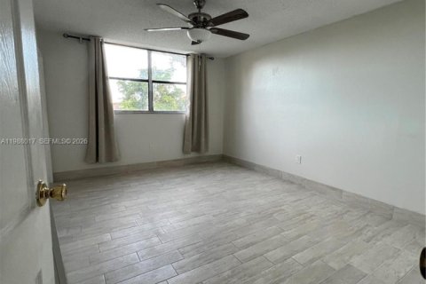 Condominio en alquiler en North Lauderdale, Florida, 2 dormitorios, 92.9 m2 № 2051219 - foto 4