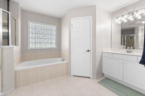 House in Port St. Lucie, Florida 4 bedrooms, 200.2 sq.m. № 2378895 - photo 24