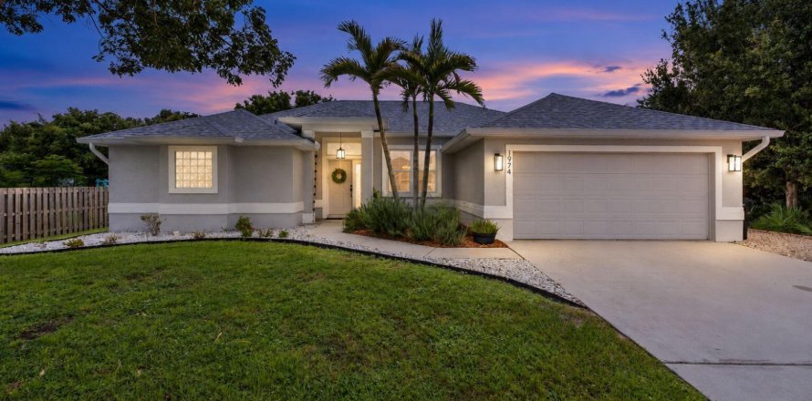 House in Port St. Lucie, Florida 4 bedrooms, 200.2 sq.m. № 2378895