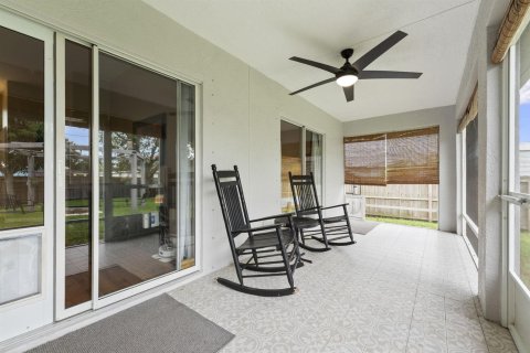 House in Port St. Lucie, Florida 4 bedrooms, 200.2 sq.m. № 2378895 - photo 10