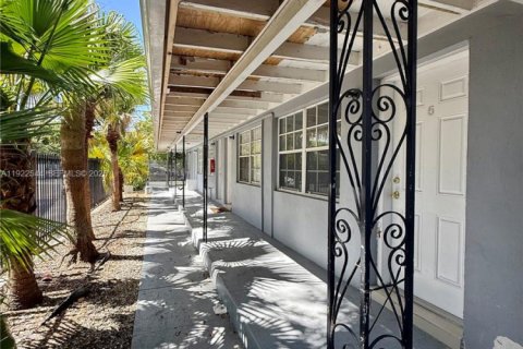 Villa ou maison à louer à Miami, Floride: 41.81 m2 № 1976471 - photo 1