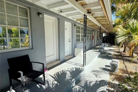 Villa ou maison à louer à Miami, Floride: 41.81 m2 № 1976471 - photo 8