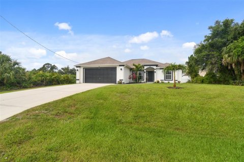 House in North Port, Florida 3 bedrooms, 178.37 sq.m. № 1795951 - photo 2