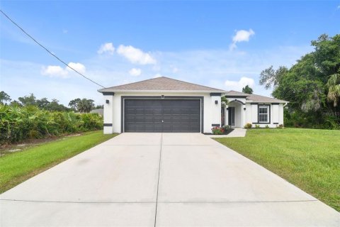 House in North Port, Florida 3 bedrooms, 178.37 sq.m. № 1795951 - photo 3