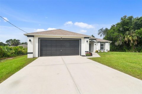 House in North Port, Florida 3 bedrooms, 178.37 sq.m. № 1795951 - photo 1