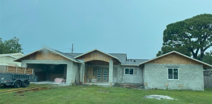 Villa ou maison à Saint Petersburg, Floride 3 chambres, 222.41 m2 № 2399561