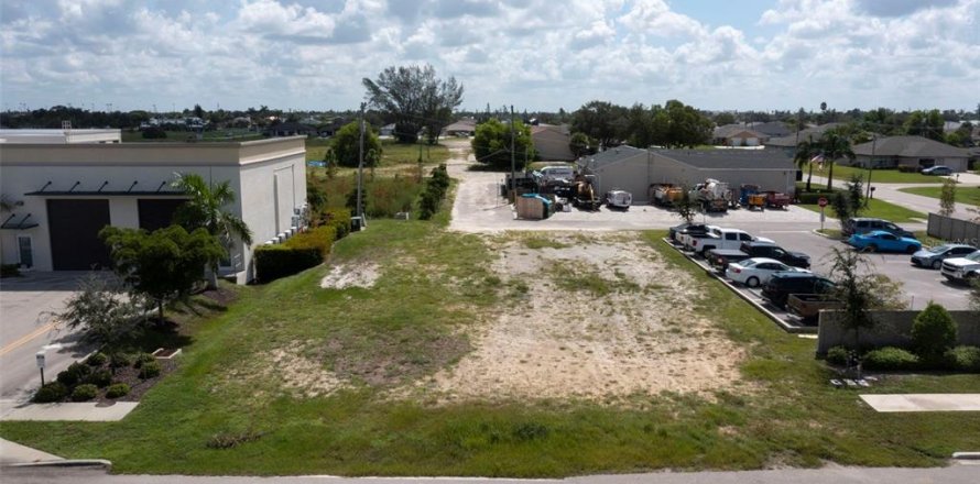 Land in Cape Coral, Florida № 1918908