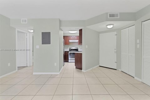 Condominio en alquiler en Miami, Florida, 2 dormitorios, 73.95 m2 № 1953421 - foto 1