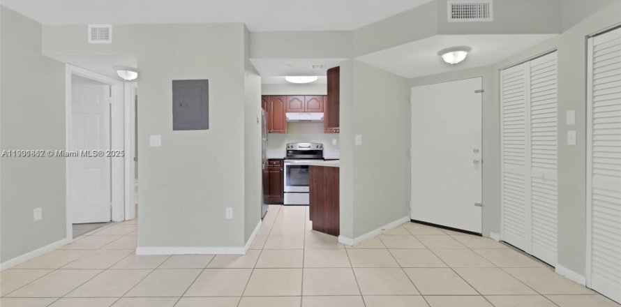 Condominio en Miami, Florida, 2 dormitorios  № 1953421