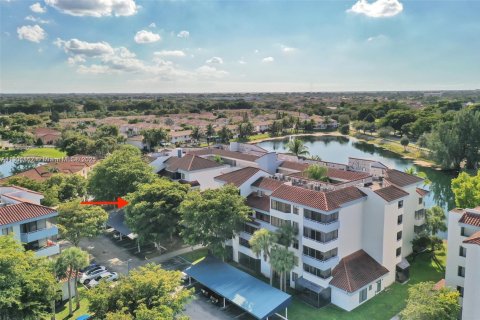 Condominio en alquiler en Miami, Florida, 2 dormitorios, 73.95 m2 № 1953421 - foto 10