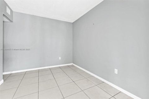 Condominio en alquiler en Miami, Florida, 2 dormitorios, 73.95 m2 № 1953421 - foto 6