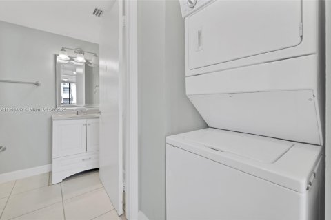 Condominio en alquiler en Miami, Florida, 2 dormitorios, 73.95 m2 № 1953421 - foto 7