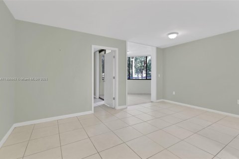 Condominio en alquiler en Miami, Florida, 2 dormitorios, 73.95 m2 № 1953421 - foto 2
