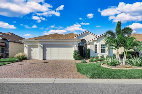 House in Winter Haven, Florida 3 bedrooms, 189.99 sq.m. № 2108415