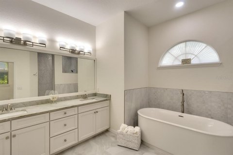 House in Parrish, Florida 4 bedrooms, 276.11 sq.m. № 1323238 - photo 13