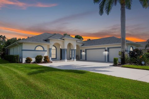 House in Parrish, Florida 4 bedrooms, 276.11 sq.m. № 1323238 - photo 1