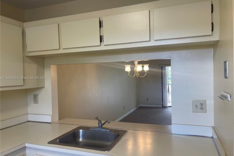 Condominio en venta en Pembroke Pines, Florida, 2 dormitorios, 74.88 m2 № 1938256 - foto 5