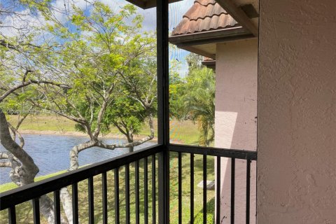 Condo in Pembroke Pines, Florida, 2 bedrooms  № 1938256 - photo 30