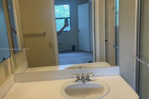 Condominio en venta en Pembroke Pines, Florida, 2 dormitorios, 74.88 m2 № 1938256 - foto 22