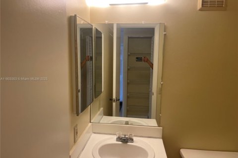 Condominio en venta en Pembroke Pines, Florida, 2 dormitorios, 74.88 m2 № 1938256 - foto 26