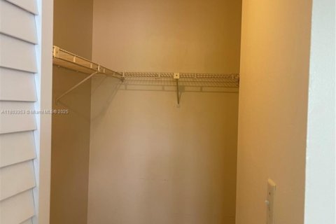 Condominio en venta en Pembroke Pines, Florida, 2 dormitorios, 74.88 m2 № 1938256 - foto 19