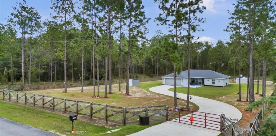 Casa en Dunnellon, Florida 3 dormitorios, 158.4 m2 № 2388671