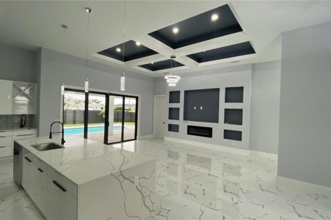 Casa en venta en Cape Coral, Florida, 4 dormitorios, 184.13 m2 № 1911475 - foto 3